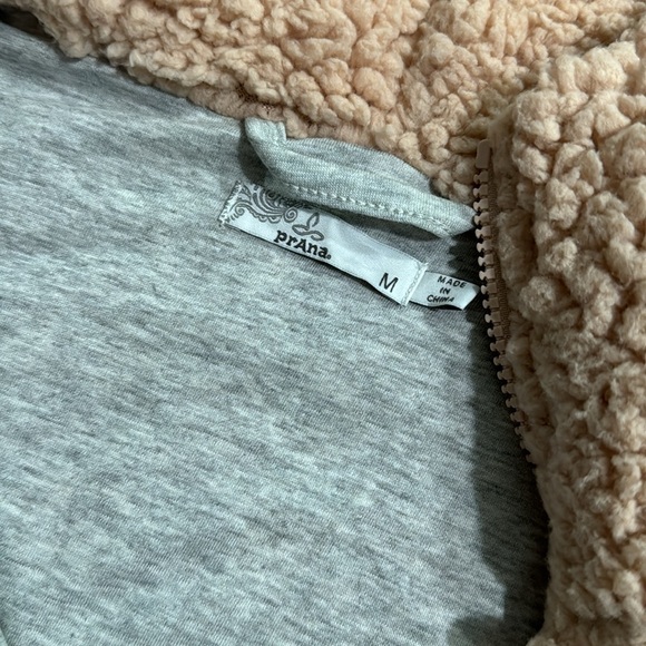 prAna  Vapor Permafrost Hooded fleece Vest Women’s size M - Picture 3 of 5